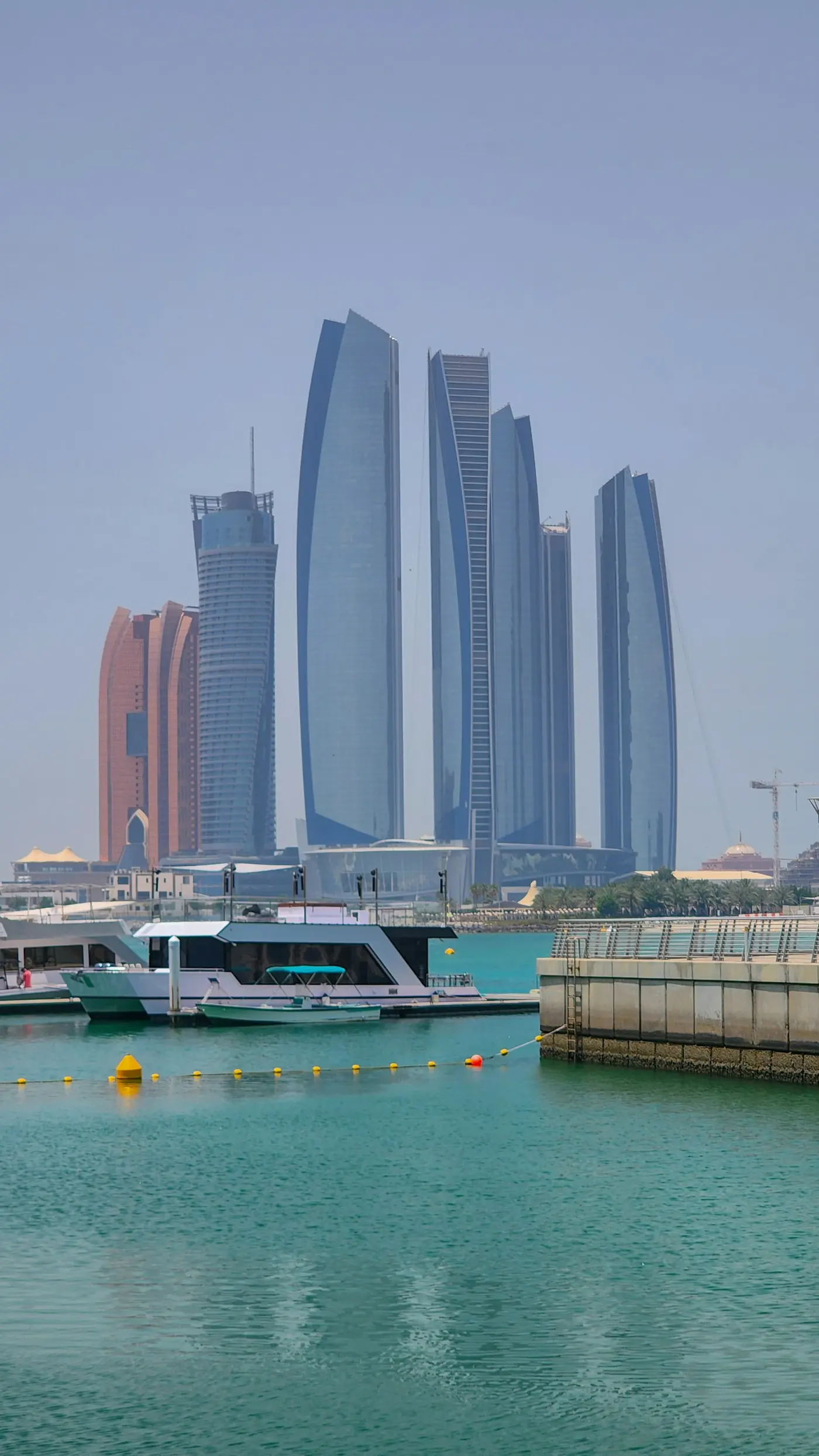 Etihad Menambahkan Penerbangan Mingguan Kedua Abu Dhabi–Laut Merah Mulai 25 Oktober 2 Pemandangan Abu Dhabi dan Menara Etihad